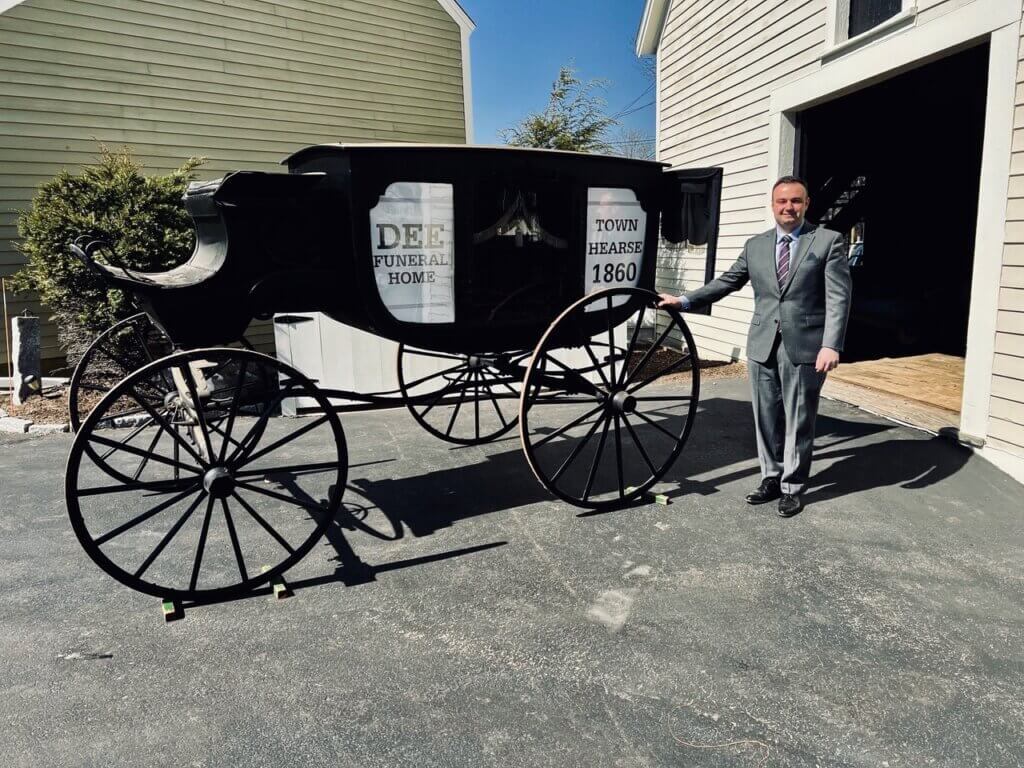 Dee John with carriage 2023 2